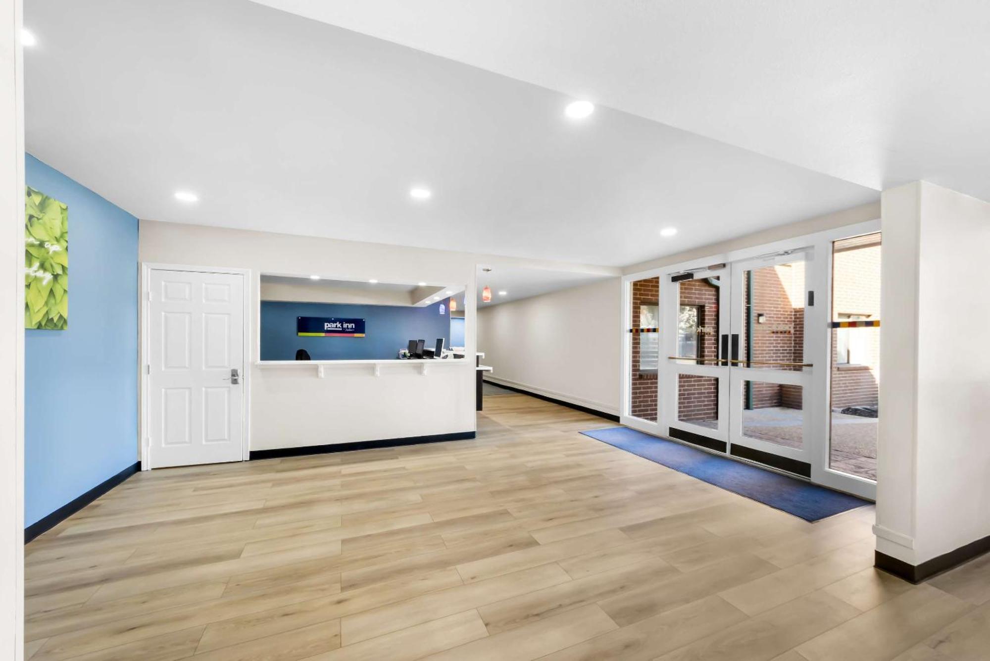 Park Inn By Radisson San Antonio Exterior photo