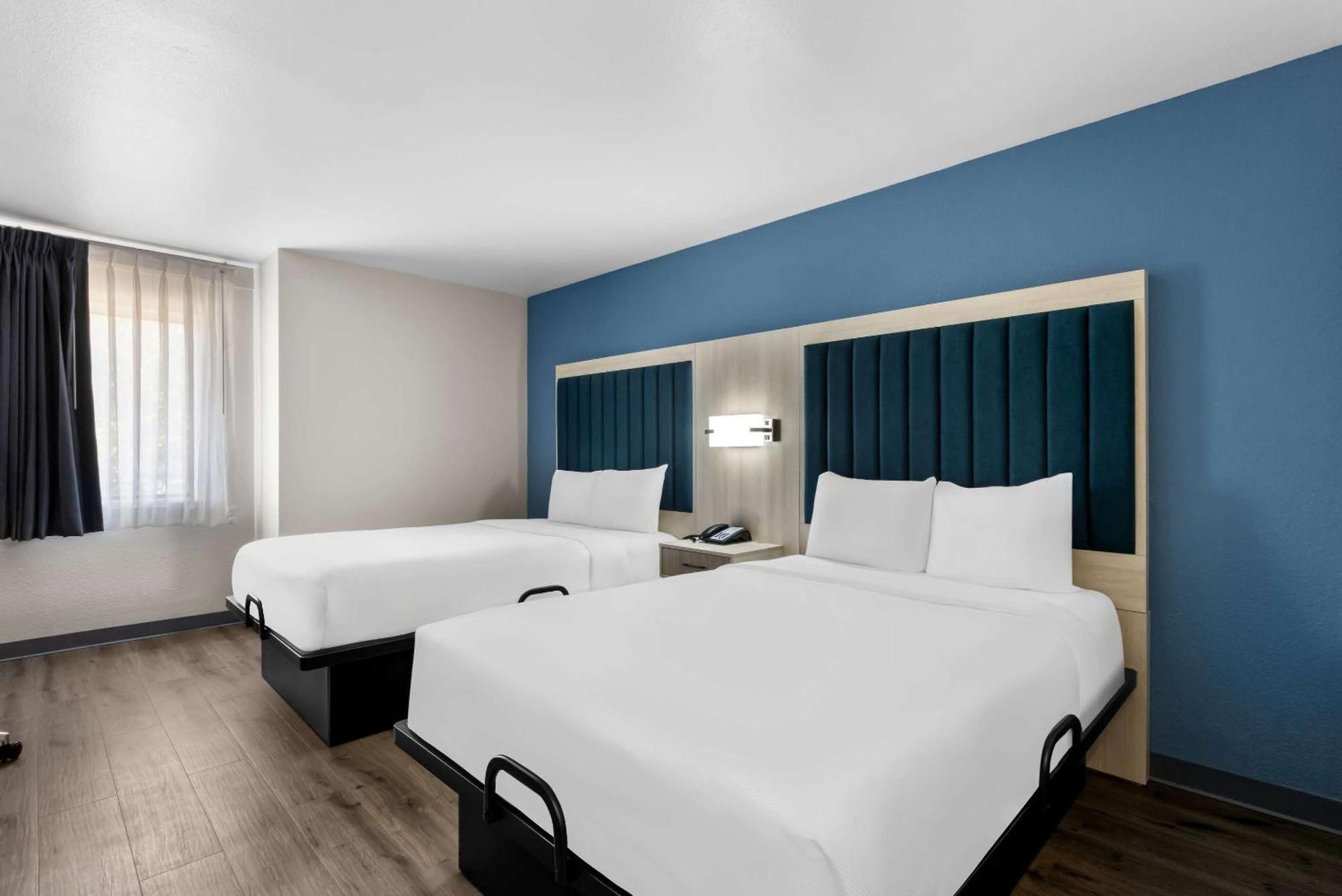 Park Inn By Radisson San Antonio Exterior photo